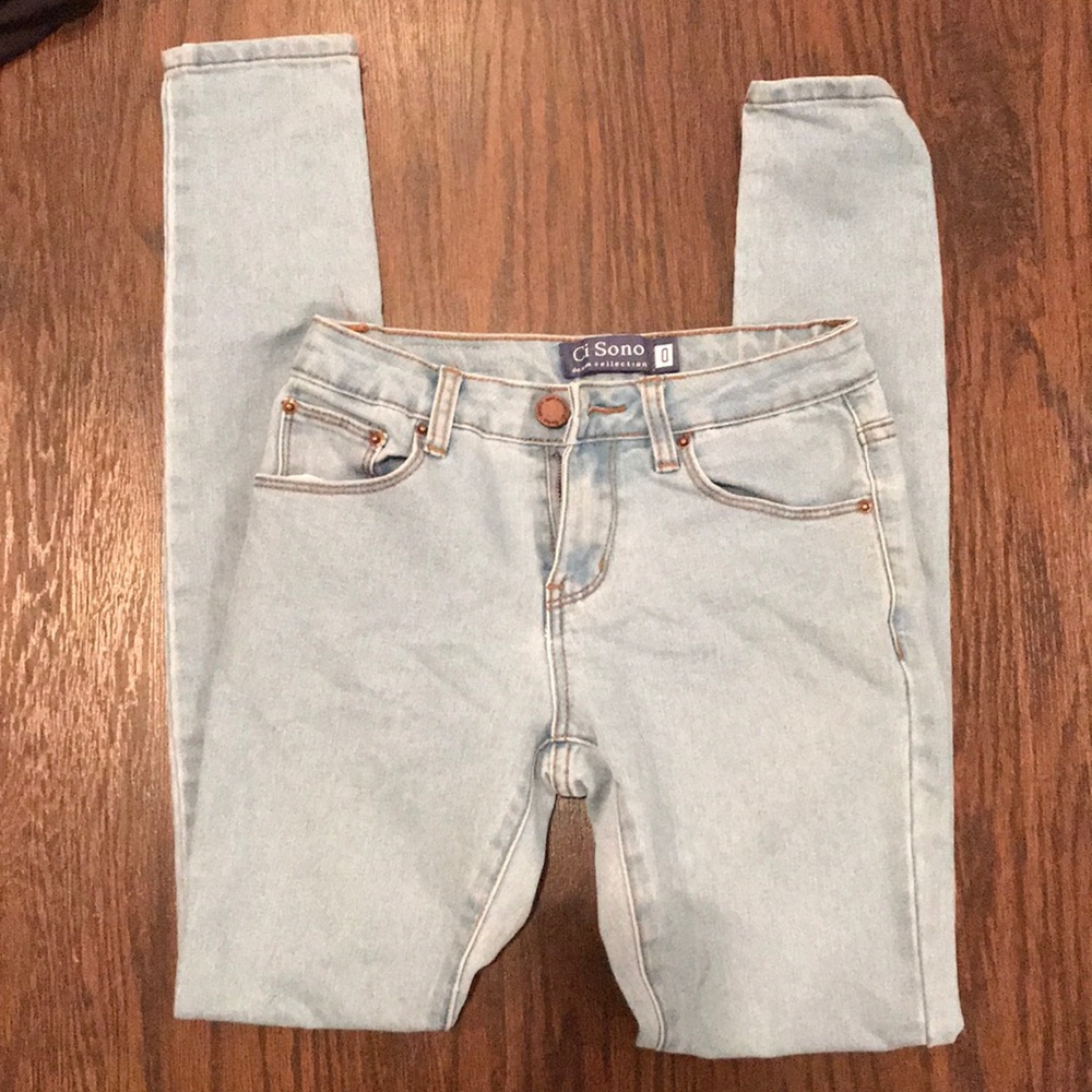 Light wash skinny jeans